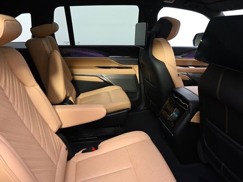 New 2025 Cadillac Escalade IQ Luxury 2 AWD/4WD image 18