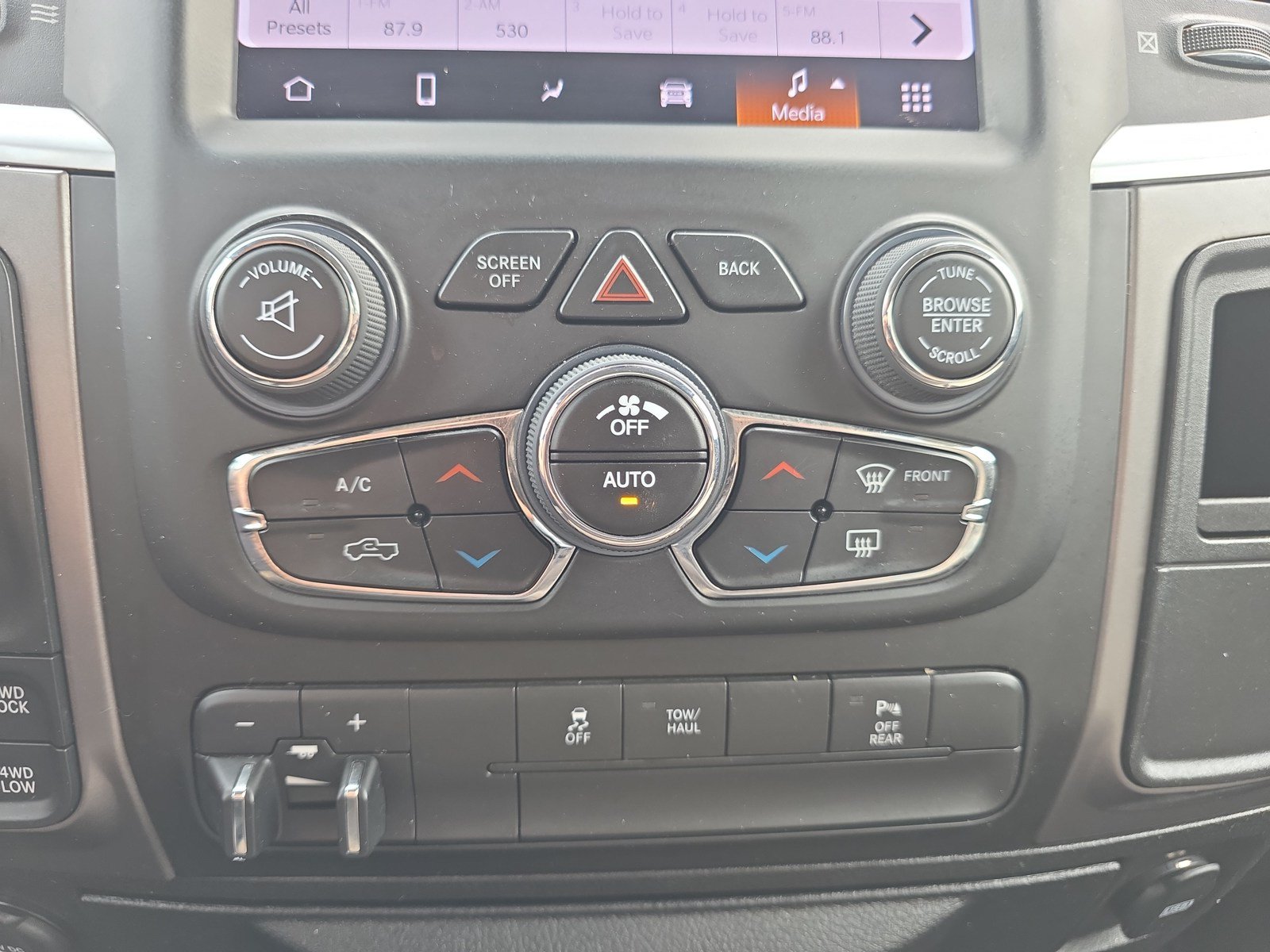 Used 2022 RAM 1500 Classic SLT w/ Electronics Group AWD/4WD image 26