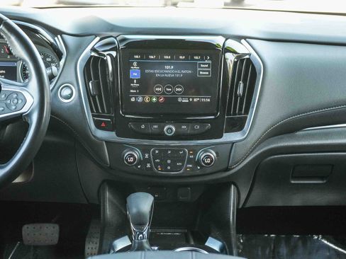 Used 2022 Chevrolet Traverse LT FWD image 13