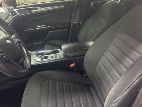 Used 2020 Ford Fusion SE image 13