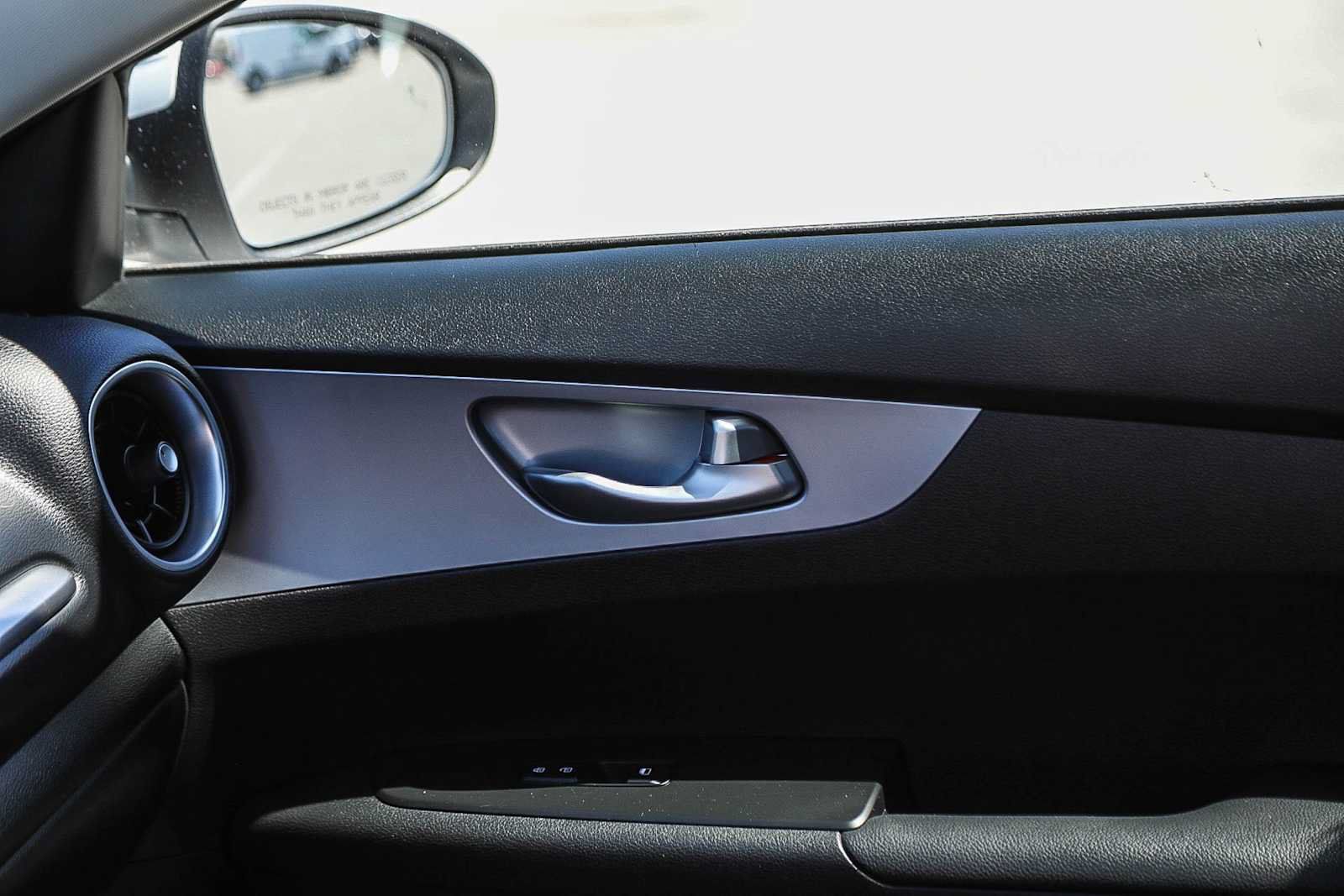 Used 2023 Kia Forte LXS w/ LXS Technology Package FWD image 21