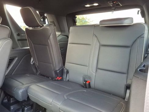 Certified 2023 GMC Yukon SLT w/ SLT Premium Package AWD/4WD image 9