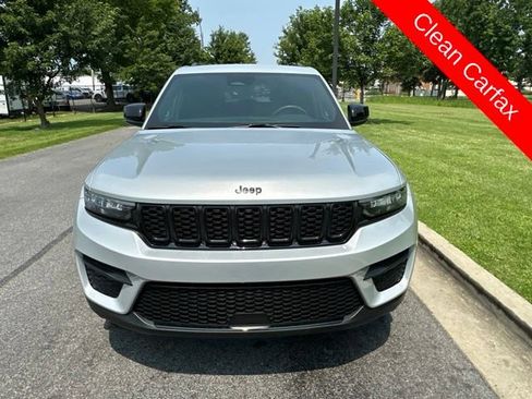 Used 2023 Jeep Grand Cherokee Altitude AWD/4WD image 4