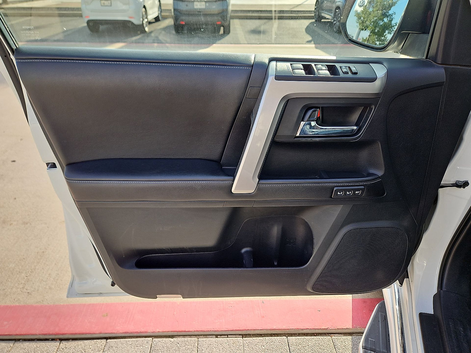 Used 2015 Toyota 4Runner Limited AWD/4WD image 15