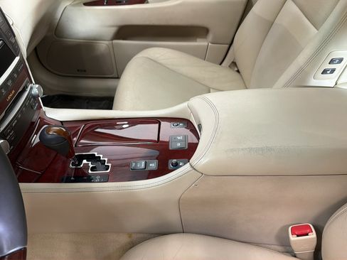 Used 2011 Lexus LS 460 w/ Comfort Pkg RWD image 26