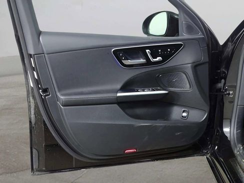 Used 2024 Mercedes-Benz C 300 Sedan image 38