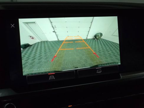 Used 2024 GMC Sierra 1500 SLT image 4