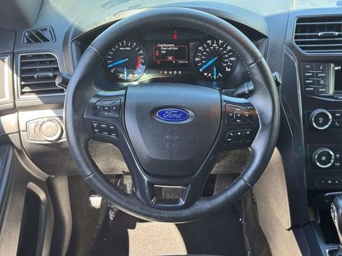 Used 2018 Ford Explorer XLT AWD/4WD image 12