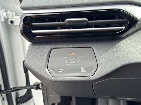 New 2025 Volkswagen ID.4 Pro image 24