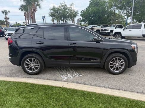 Used 2023 GMC Terrain SLT AWD/4WD image 3