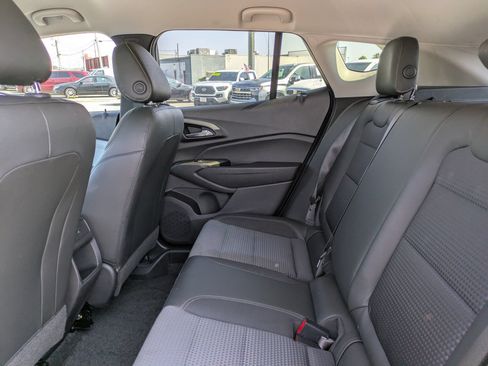 Used 2025 Chevrolet Trax LT FWD image 15
