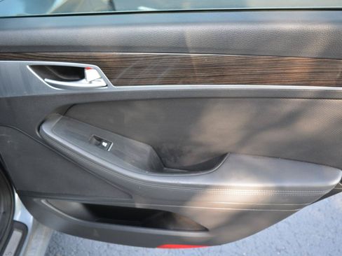 Used 2015 Hyundai Genesis 3.8 RWD image 13