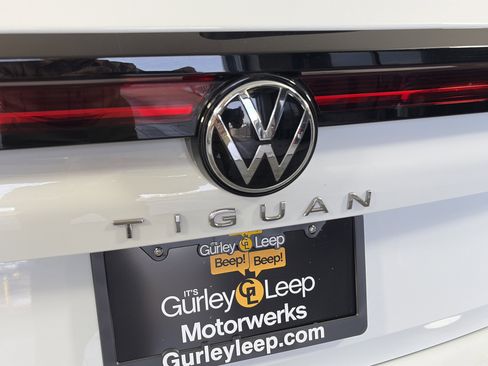 Used 2025 Volkswagen Tiguan SE image 18