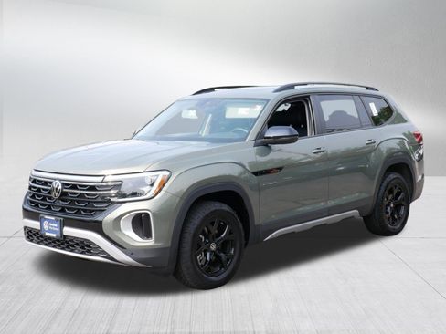 Certified 2025 Volkswagen Atlas Peak Edition SE AWD/4WD image 3