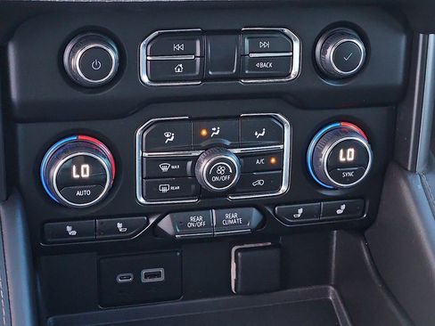 Used 2023 Chevrolet Tahoe Z71 w/ Luxury Package image 27