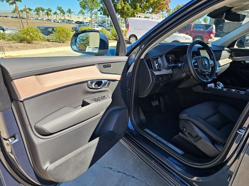 Used 2025 Volvo XC90 B6 Plus image 15