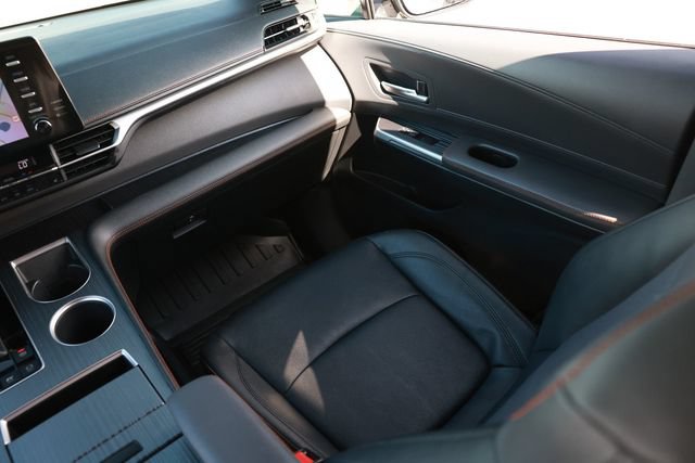 Used 2023 Toyota Sienna XSE FWD image 26
