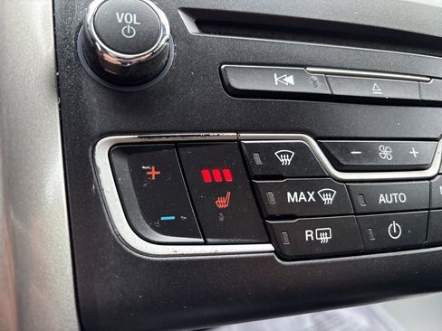 Used 2017 Ford Fusion SE w/ Fusion SE Technology Package FWD image 17