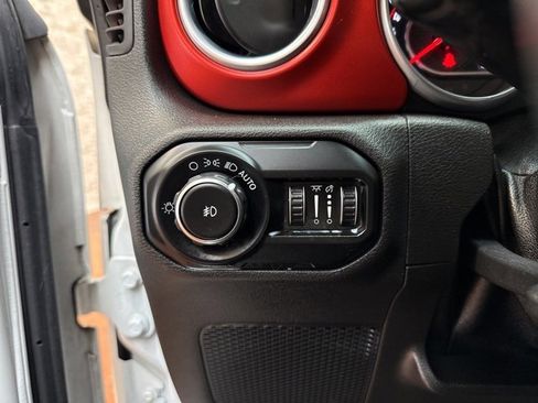 Used 2018 Jeep Wrangler Rubicon w/ Cold Weather Group image 19