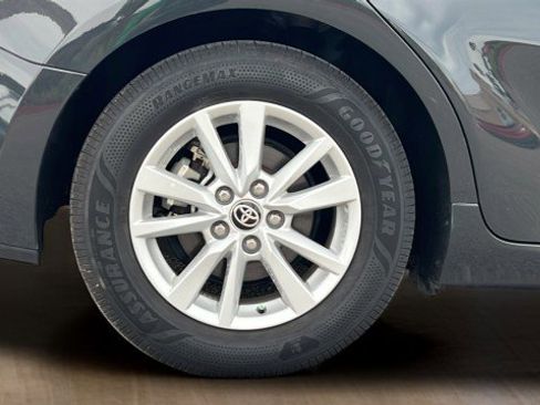 Used 2025 Toyota Camry LE image 5