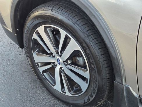 Used 2018 Subaru Outback 2.5i Limited AWD/4WD image 11