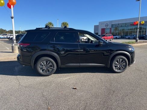 New 2025 Nissan Pathfinder SV image 5