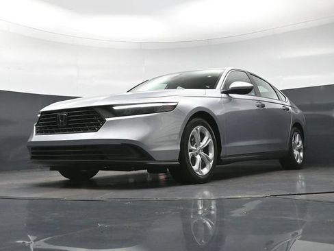 Certified 2025 Honda Accord LX image 25