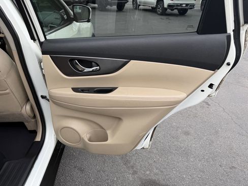Used 2016 Nissan Rogue SV w/ SV Premium Package FWD image 15