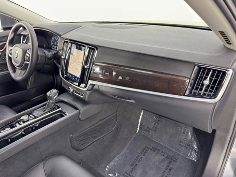 Used 2017 Volvo S90 T5 Momentum w/ Convenience Package image 14