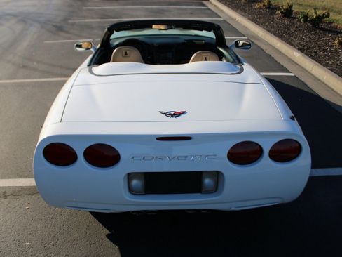Used 1998 Chevrolet Corvette Convertible image 12
