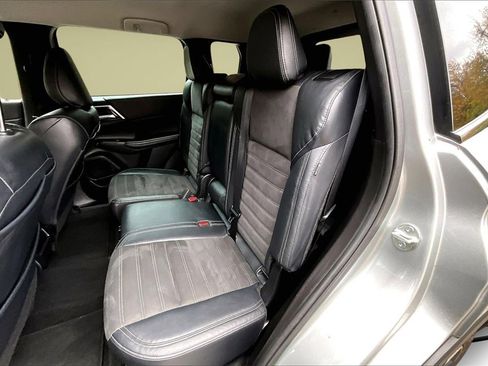 Used 2023 Mitsubishi Outlander SE image 19