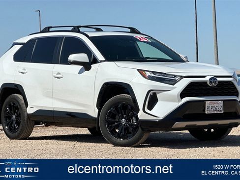 Used 2024 Toyota RAV4 SE image 1