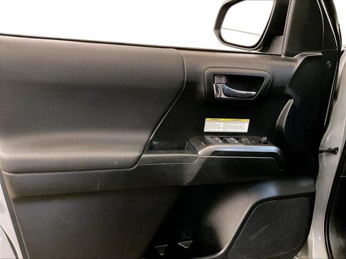 Used 2020 Toyota Tacoma TRD Off-Road image 23
