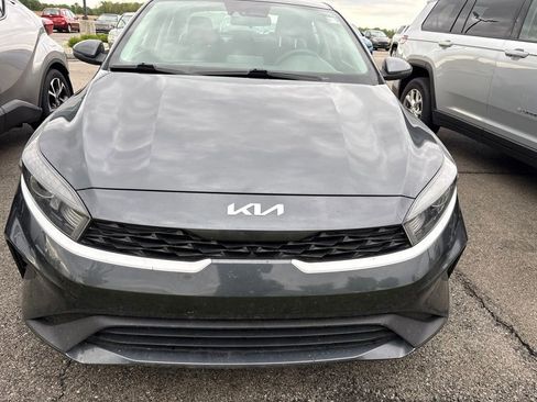Certified 2022 Kia Forte LXS w/ LXS Technology Package FWD image 3
