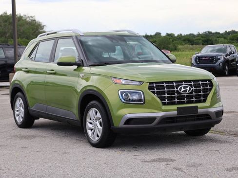 Used 2020 Hyundai Venue SEL w/ Convenience Package FWD image 4