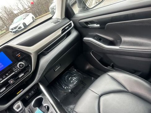 Used 2023 Toyota Highlander XLE image 23
