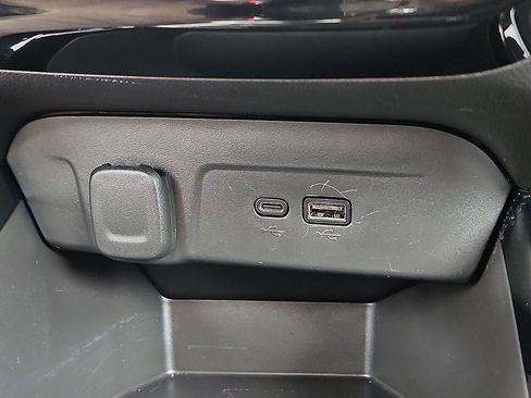 Used 2025 Chevrolet Trax LT image 25