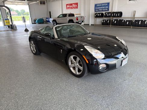 Used 2008 Pontiac Solstice Convertible w/ Premium Package RWD image 2
