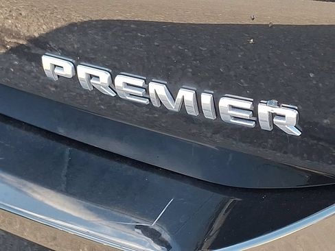 Used 2023 Chevrolet Equinox Premier FWD image 33