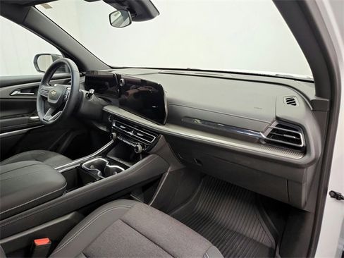 Used 2025 Chevrolet Traverse LT w/ LPO, Floor Liner Package image 34