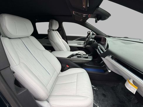 Used 2026 Cadillac Lyriq Luxury w/ LPO, Floor Liner Package AWD/4WD image 14