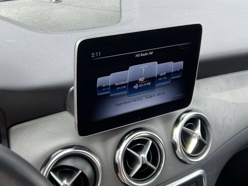 Used 2020 Mercedes-Benz GLA 250 4MATIC image 16