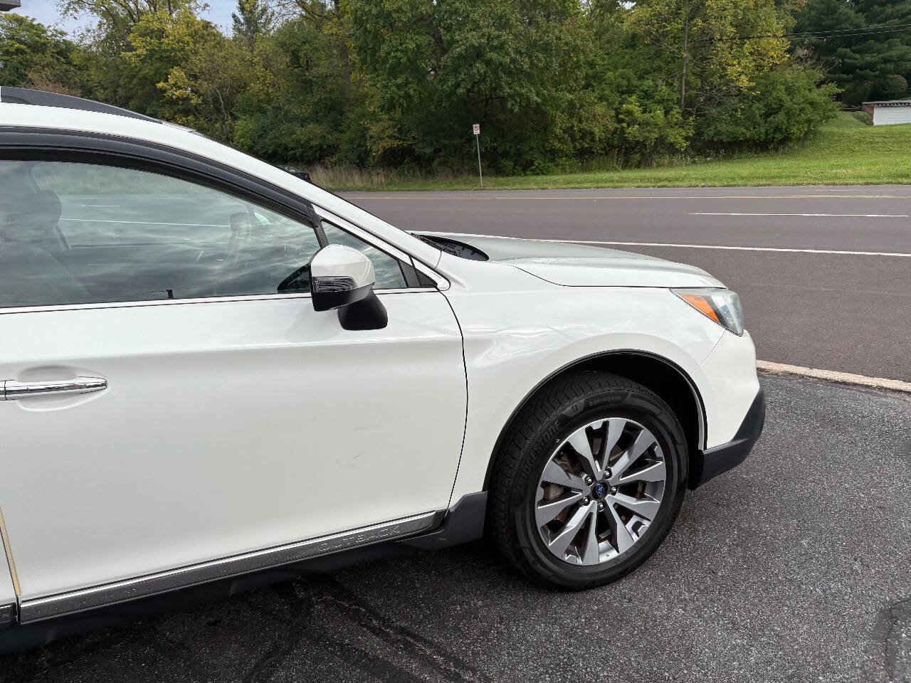 Used 2017 Subaru Outback 3.6R Touring AWD/4WD image 7