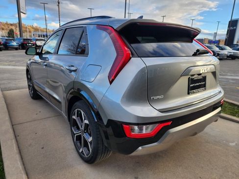 Certified 2023 Kia Niro EX Touring image 7