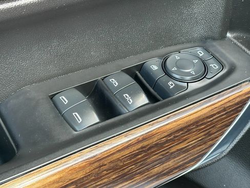 Used 2021 Chevrolet Silverado 1500 High Country w/ Technology Package image 17