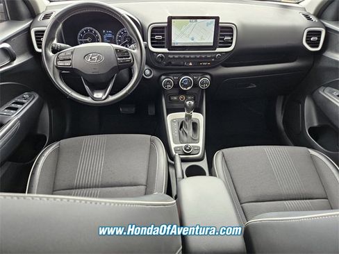 Used 2022 Hyundai Venue Limited image 8