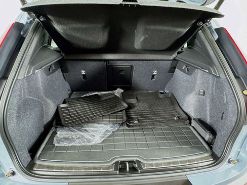 Used 2023 Volvo XC40 B4 Plus w/ Driver Assist Package image 25