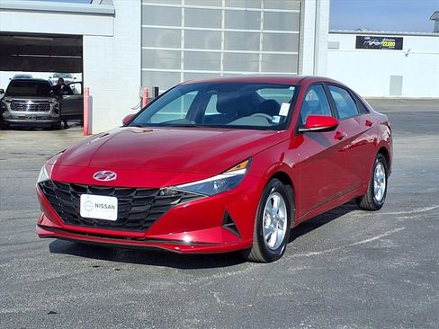 Used 2023 Hyundai Elantra SE w/ Cargo Package image 2