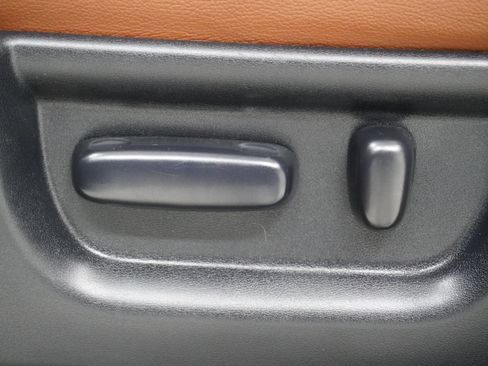 Used 2013 Toyota Sequoia Platinum image 18