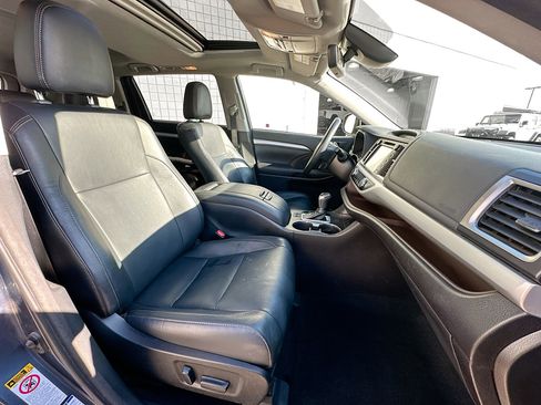 Used 2018 Toyota Highlander XLE image 34